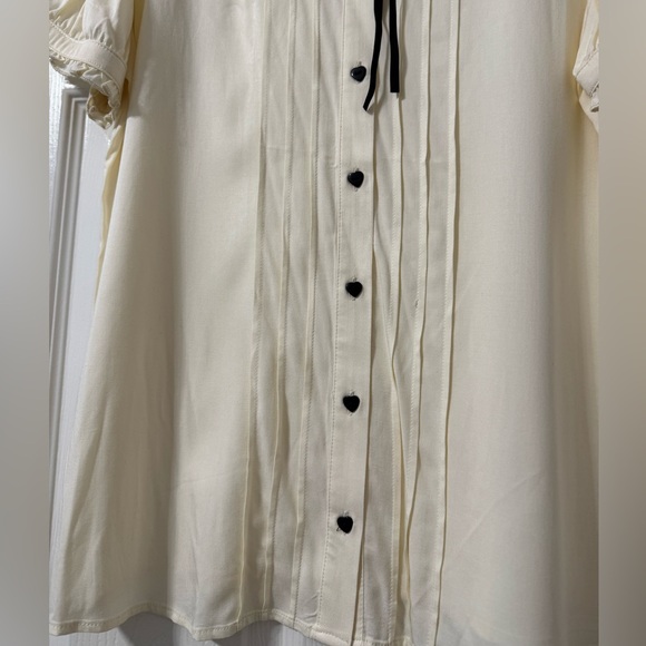 Hot Topic Antique White Ruffle Bow Woven Button-Up ✨NWT - Picture 2 of 6